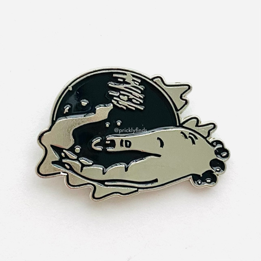 840 Witchs Hand Holding Crystal Ball Enamel Pin 8$